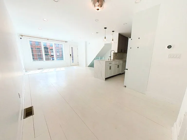 427 Pulaski St #1 — Photo 8