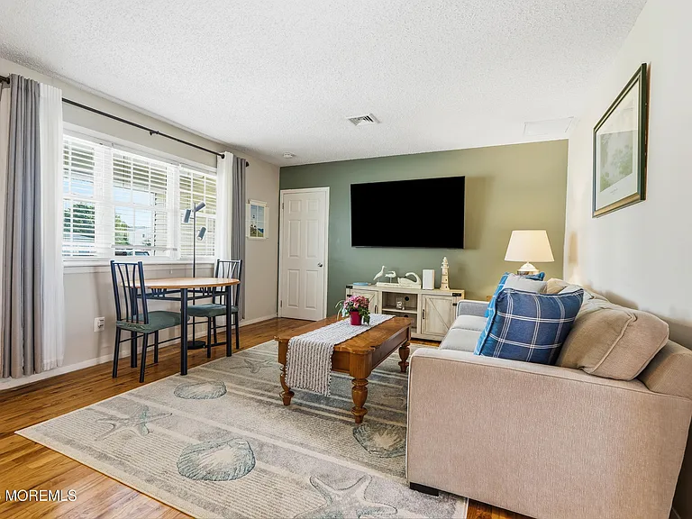 81 Berry Pl — Photo 6