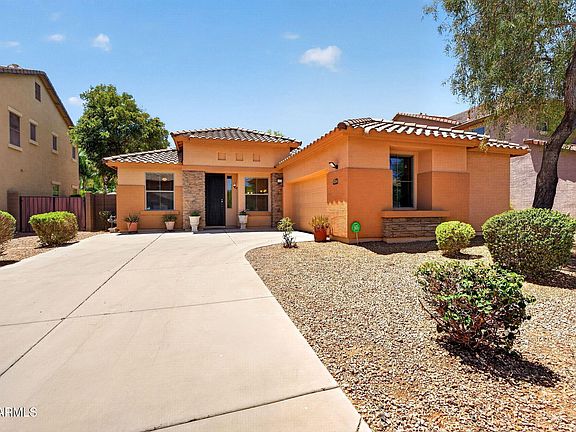 3rd image of 42245 W ARVADA Court