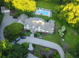 336 Huntington Dr, Cedarburg, WI 53012