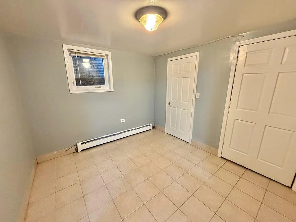 Building Photo - 10604 Oak Tree Dr