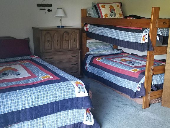Second bedroom queen bed or twin beds available