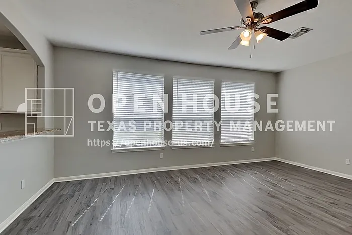 4 bed, 2.5 bath, 2635 sqft, $2,475 — Photo 3