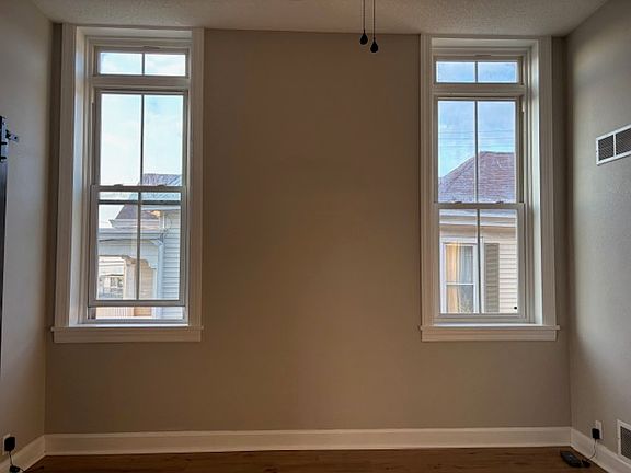 4th image of 123 S Meridian St #B