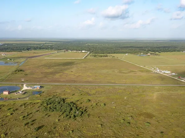 19 Clements Rd, Bay City, TX 77414