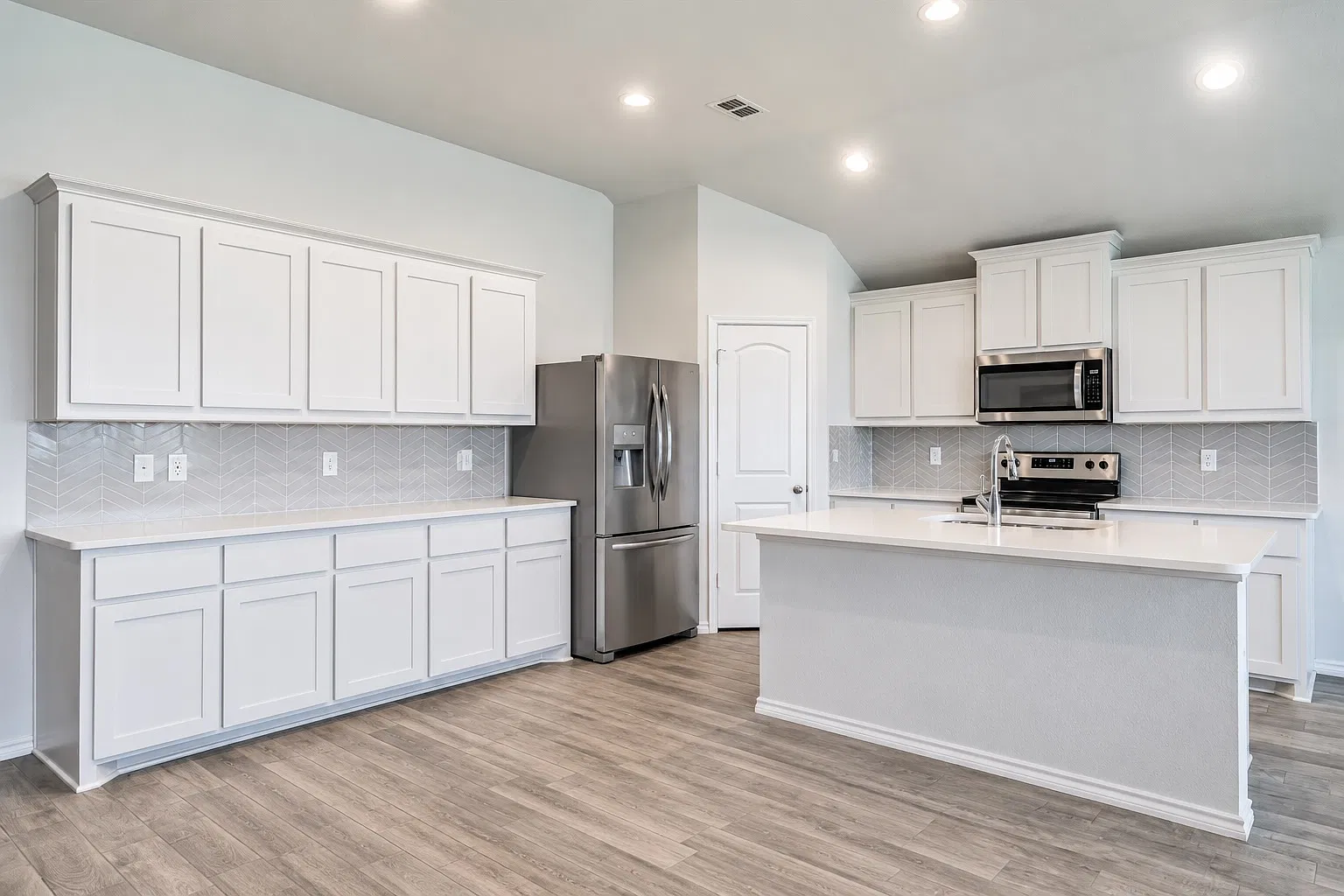 4 bed, 1911 sqft, $2,650 — Photo 3