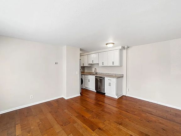 4th image of 2019 McKinley Ave #10