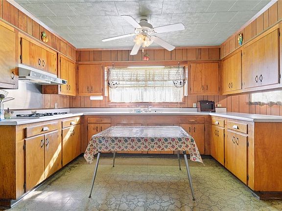 3rd image of 3233 Baytree St