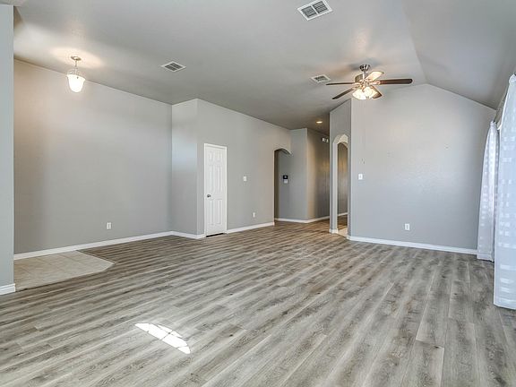 5th image of 3611 Redwood Cir