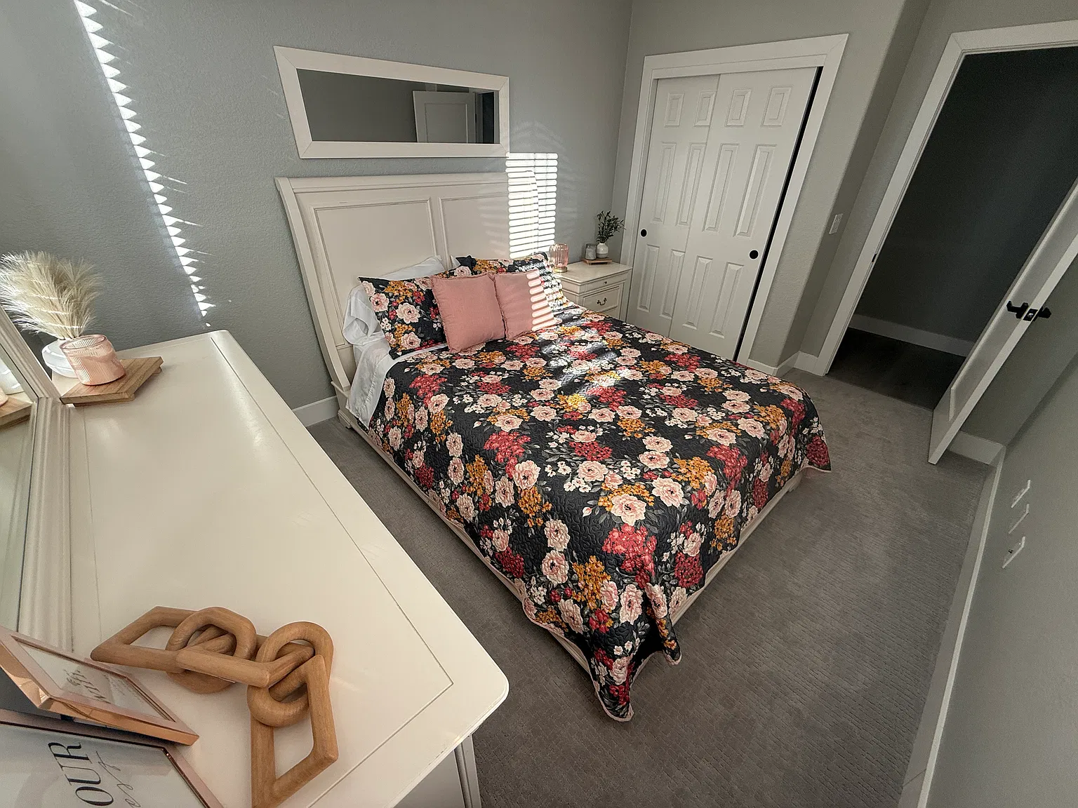 5 bed, 2545 sqft, $4,100 — Photo 2