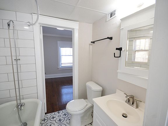 3rd image of 1610 W 37th St #5