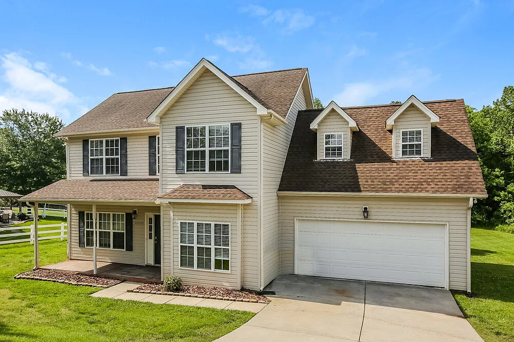 4 bed, 2.5 bath, 2200 sqft, $2,650 — Photo 4