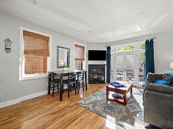 4th image of 1636 W Warren Blvd #1