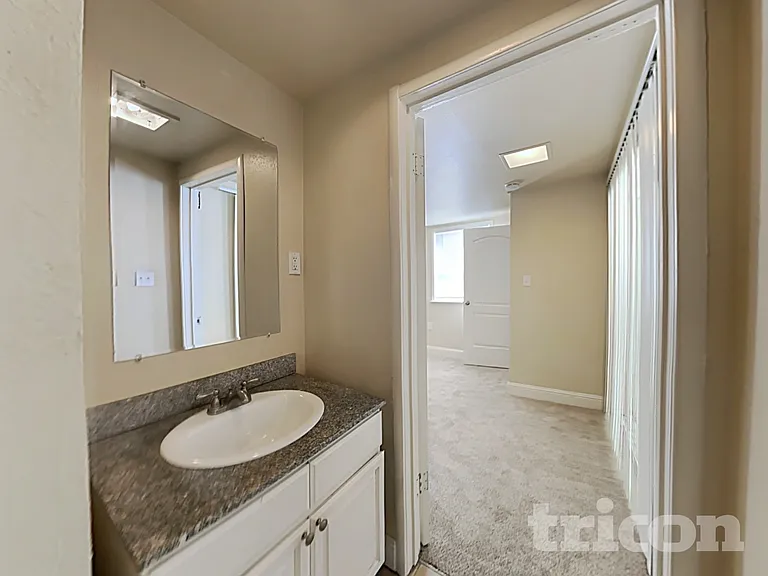 7 Howard Ave — Photo 10