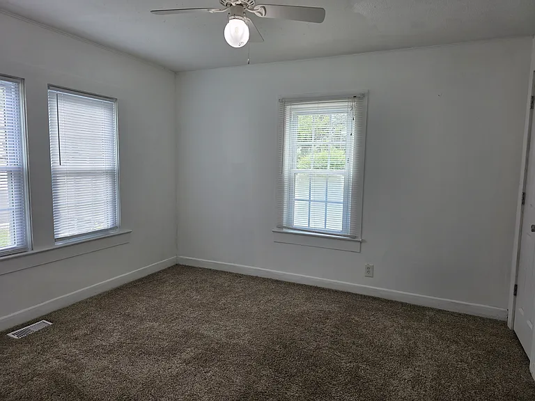 208 Archer St — Photo 15