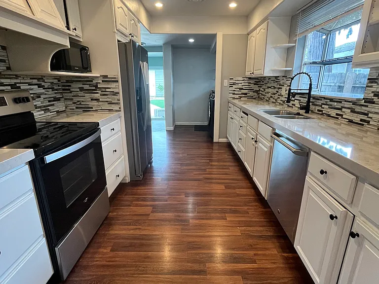 535 W Fig St — Photo 9