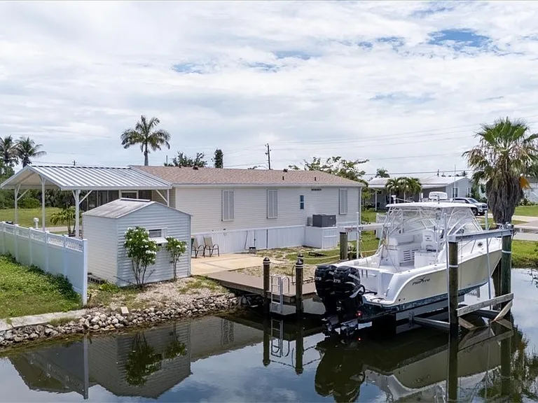 701 Coral Dr — Photo 45
