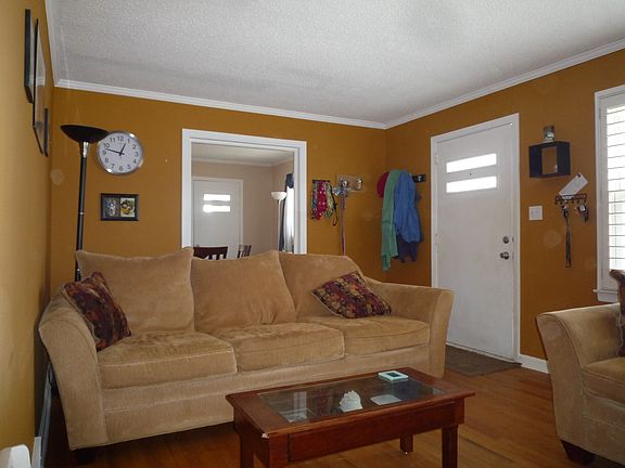 3rd image of 817 Meadowood St