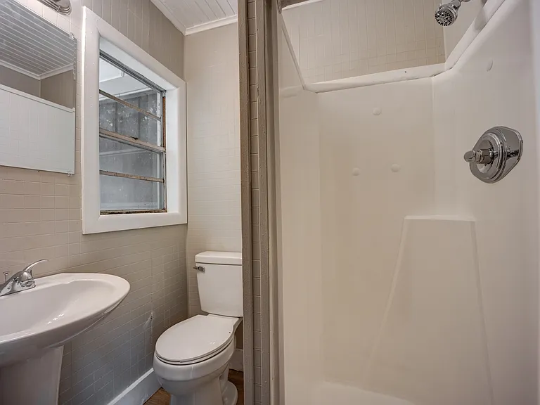 1609 S R St — Photo 12