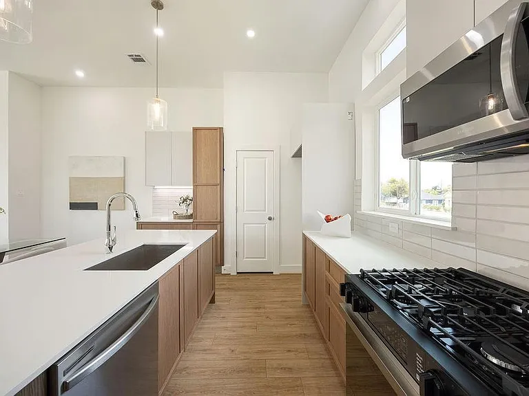 1713 Mary St — Photo 16