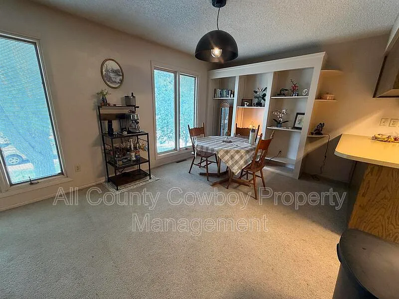 4 bed, 2.0 bath, 1920 sqft, $450 — Photo 4