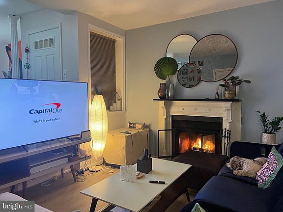 4th image of 2811 S Woodrow St #1