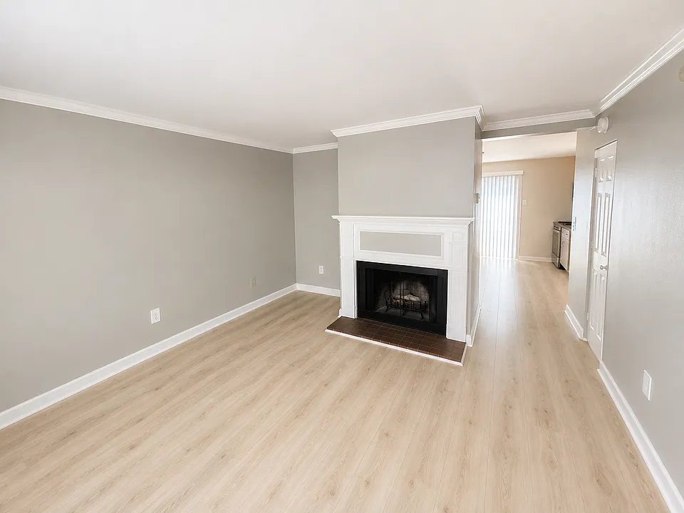 1823 Charles Ct