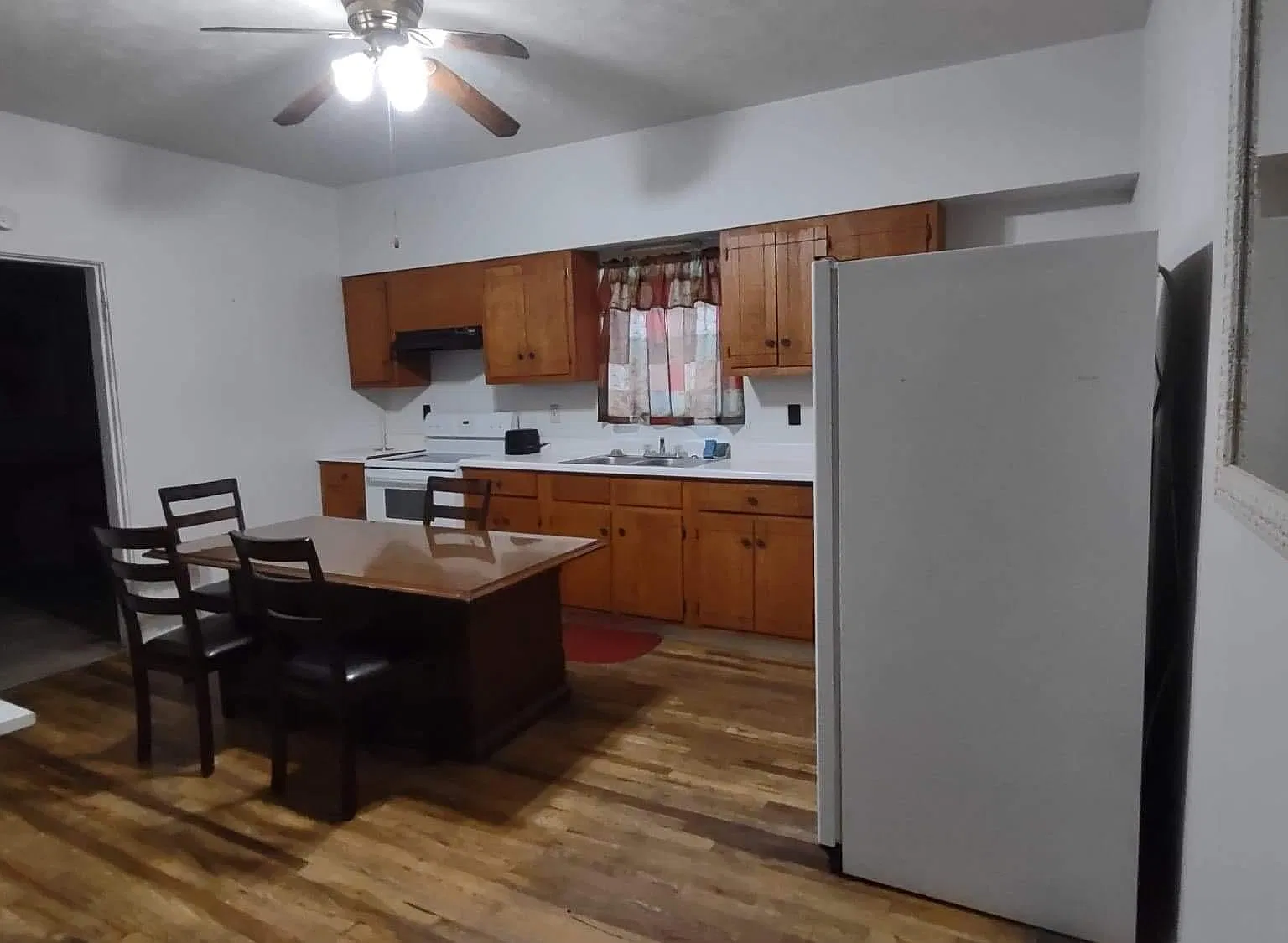 123 S Jessup Ave — Photo 2
