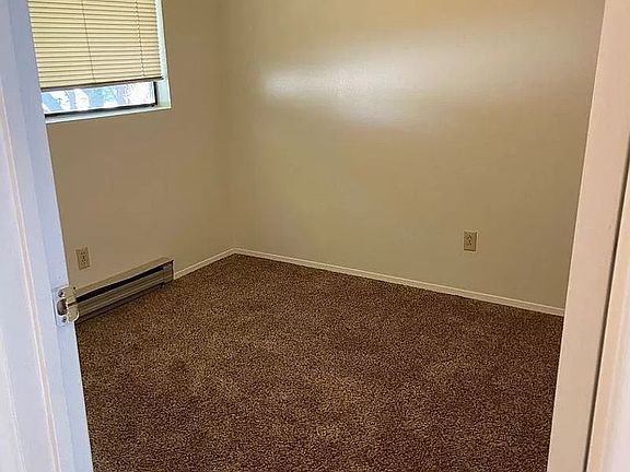 4th image of 2157 Eastview Pl #B