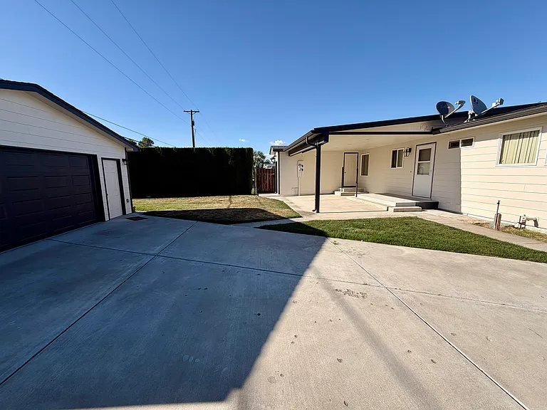 809 Birch Ave #B — Photo 10