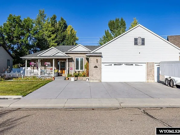 916 Peachwood Dr, Rock Springs, WY 82901