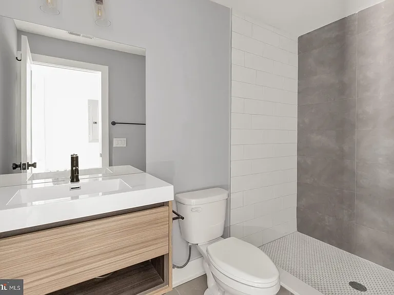3965 Lancaster Ave #302 — Photo 16
