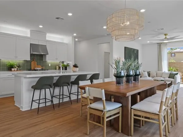 409 Snowdrop Ln, Santa Paula, CA 93060