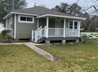 824 Elm St, Clute, TX 77531