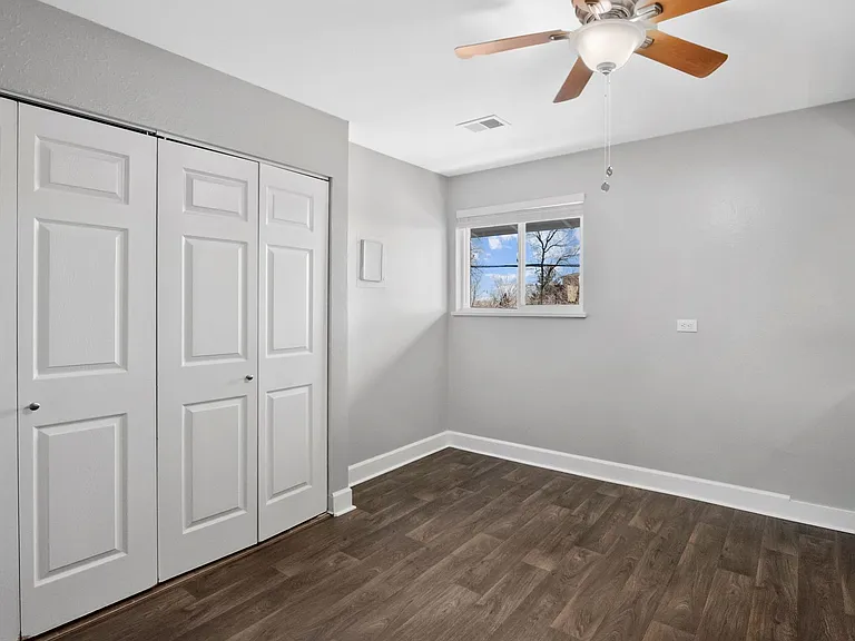 Beautiful Remodeled Apartments - includes washer/dryer Must See! — Photo 8