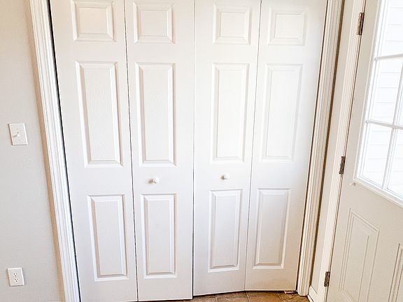 5th image of 244 Executive Ave
