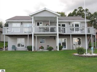 1048 Crown Point Dr, Lake Isabella, MI 48893