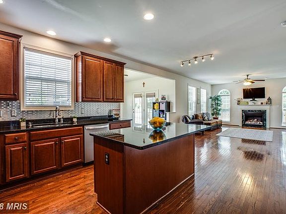 Wood Floors, Natural Lighting, Addtl Recess Lights