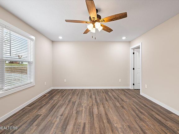 4th image of 114 Brook Ln