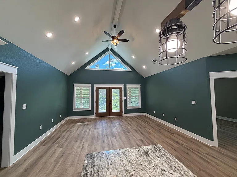 105 Adams Dr — Photo 8