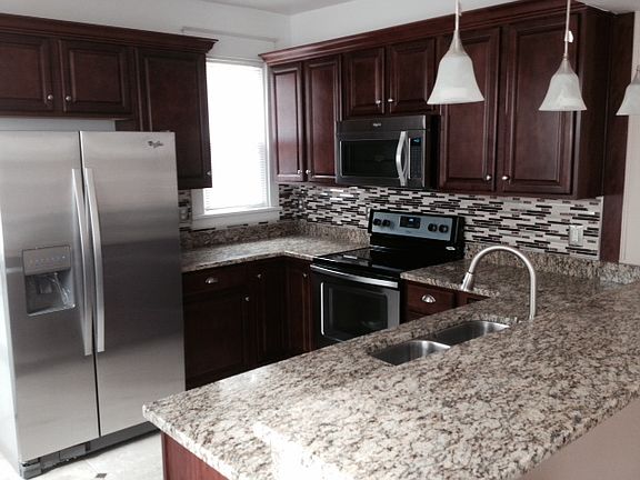 3rd image of 2820 Garland Ave