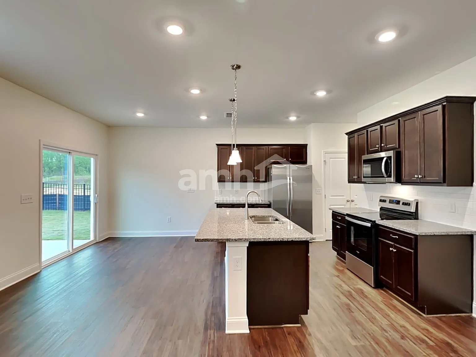 4 bed, 2.5 bath, 2098 sqft, $2,435 — Photo 4