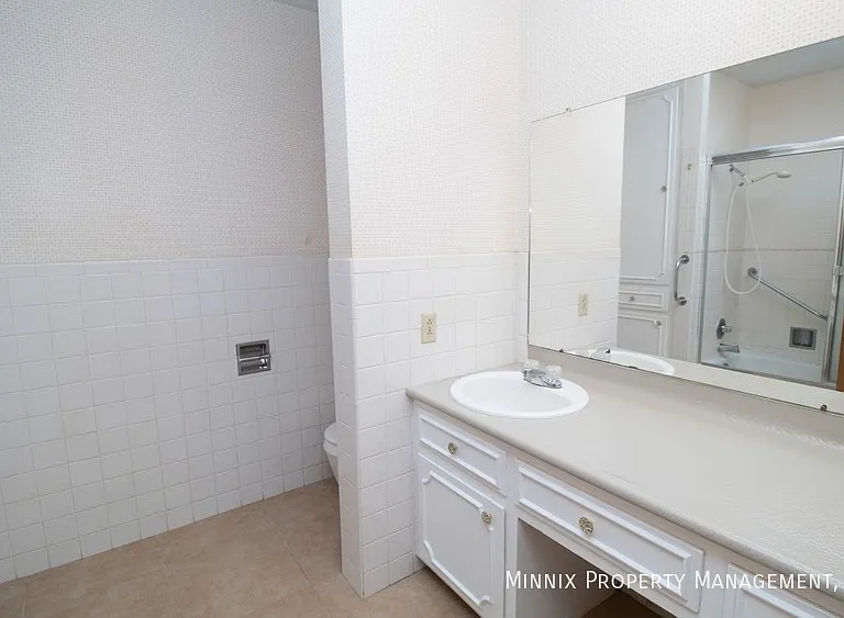 4414 52nd St — Photo 22