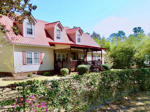 220 E New England Avenue, Pinebluff, NC 28373