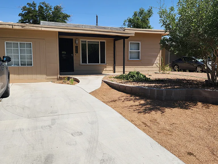 1308 Stanford Dr NE — Photo 14