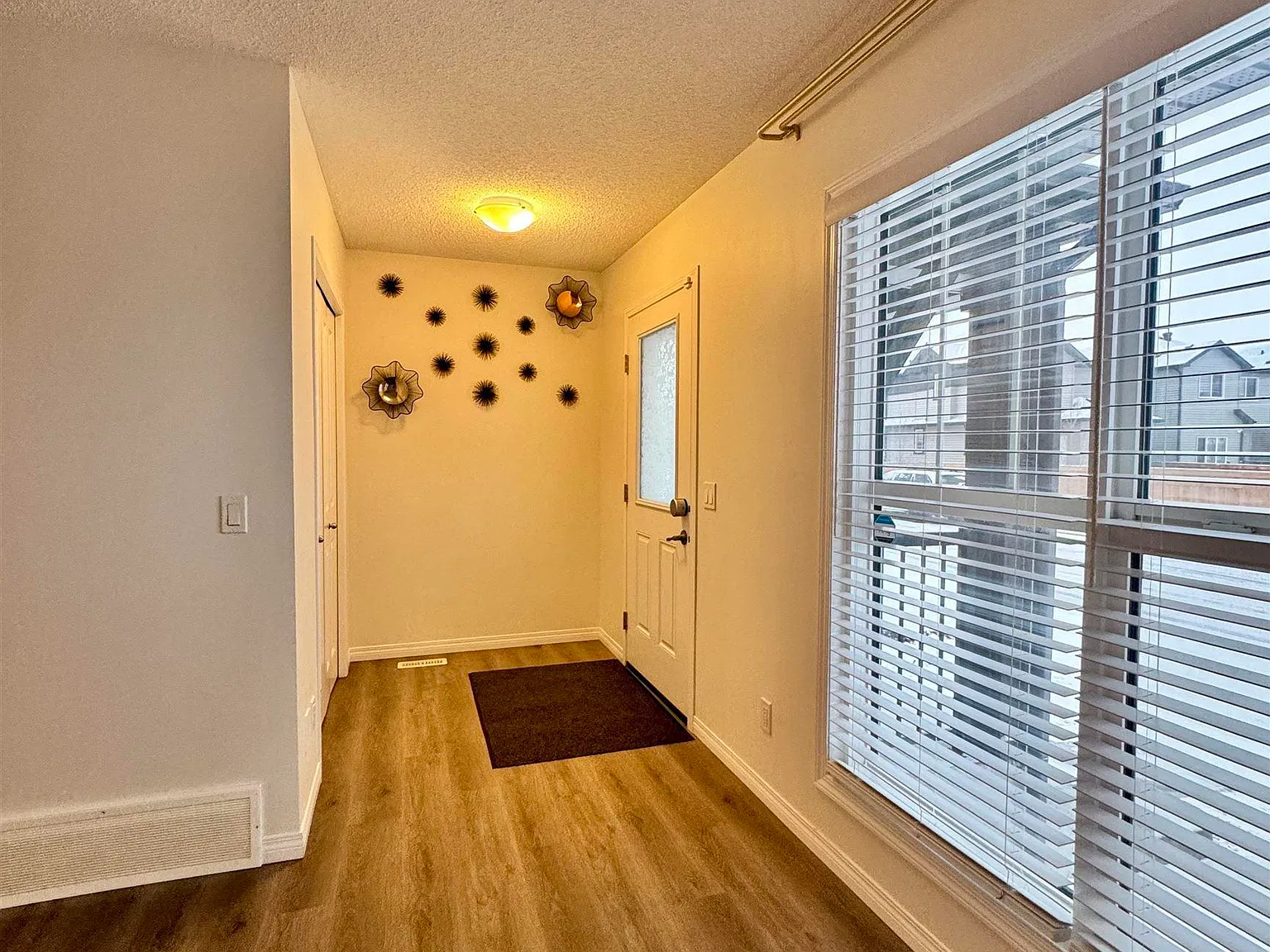 3 bed, 2.5 bath, 1340 sqft, $2,100 — Photo 3