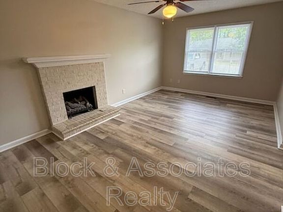 3rd image of 610 Woodland Cir
