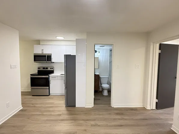 60 Triller Ave #6, Toronto, ON M6R 2H8