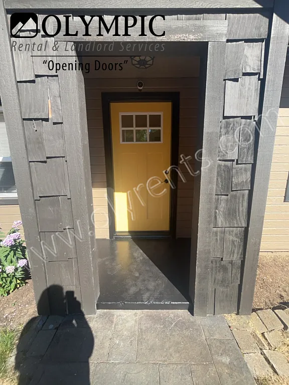 3 bedroom, 1 bath cottage in the Eastside of Olympia w/ Fenced Yard — Photo 3
