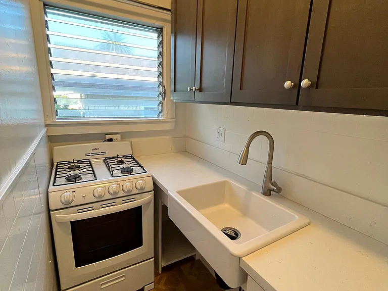 510 E Victoria St #A — Photo 10